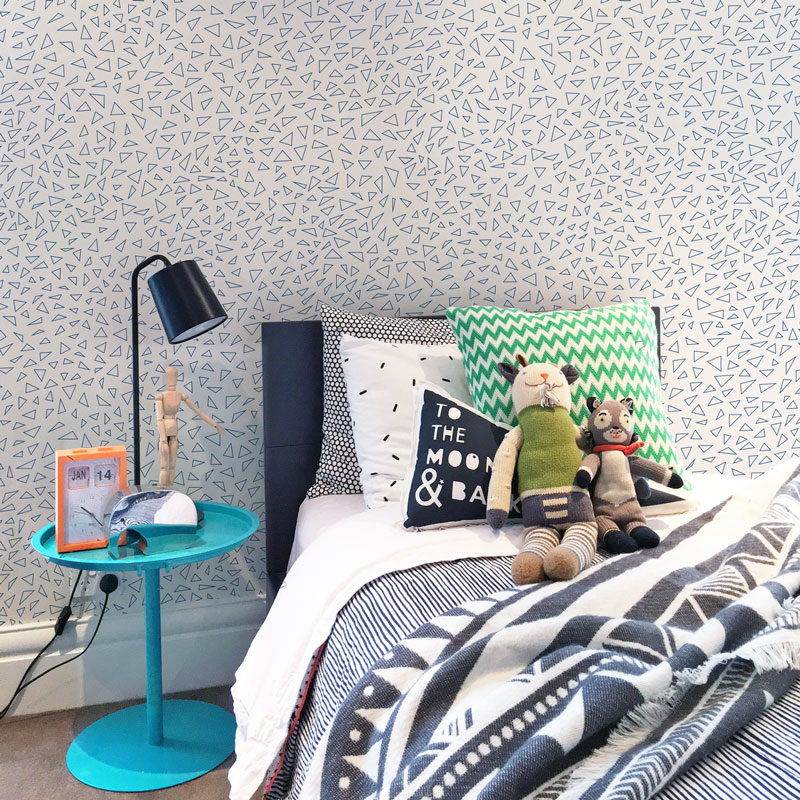 Triangle wallpaper in blue in a bedroom